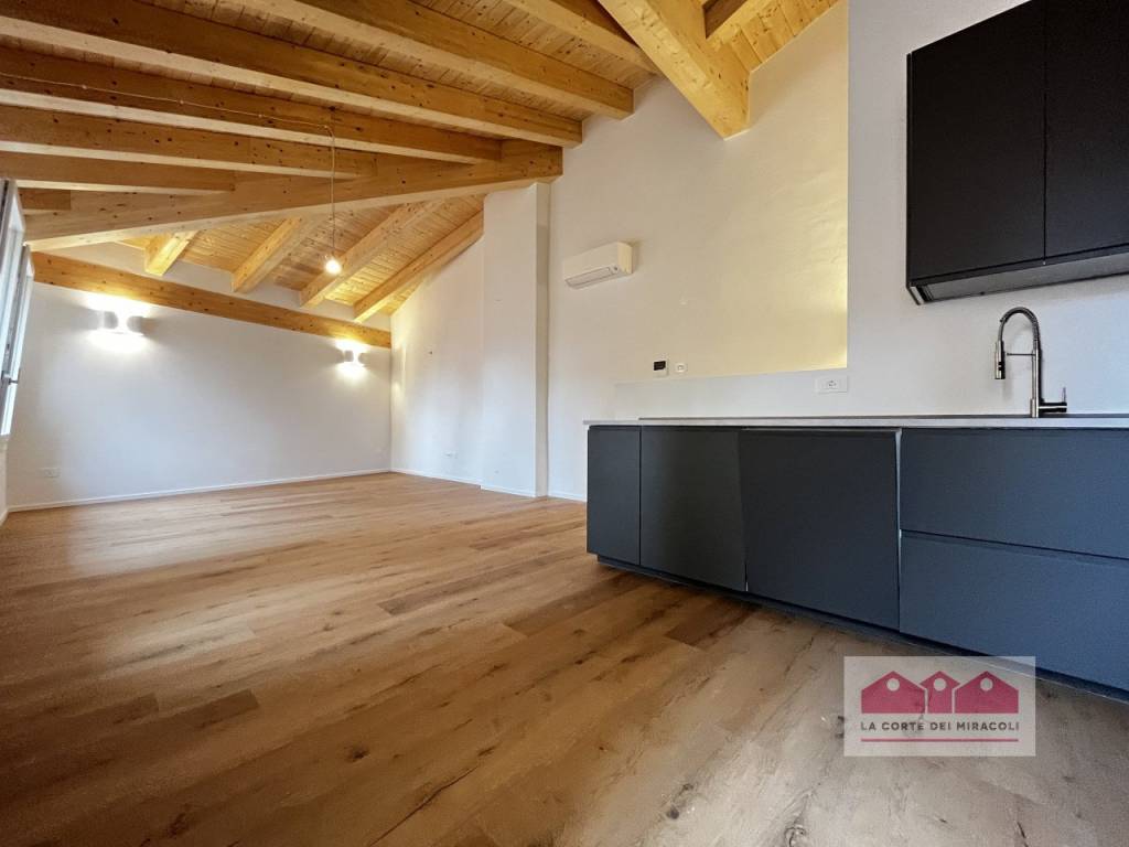 casa indipendente in vendita a Vicenza in zona Centro Storico