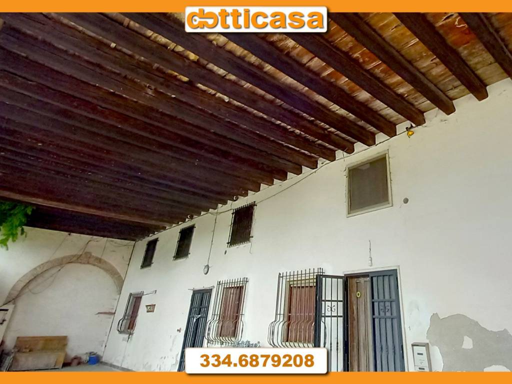 casa indipendente in vendita a Vicenza in zona Cattane