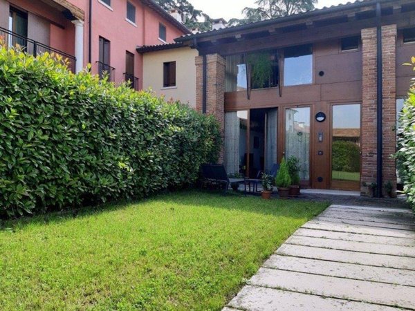 appartamento in vendita a Vicenza in zona Saviabona