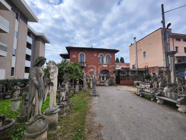casa indipendente in vendita a Vicenza in zona Pio X