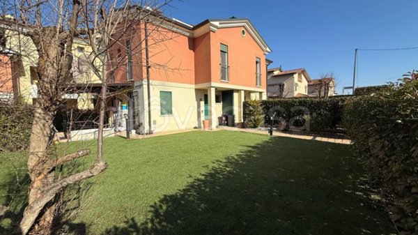 casa indipendente in vendita a Vicenza in zona Longara