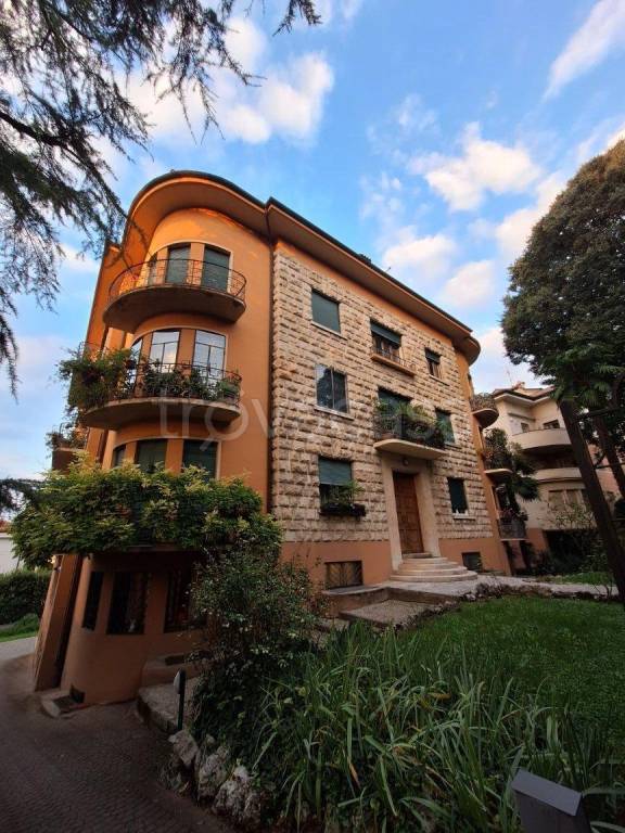 appartamento in vendita a Vicenza in zona Monte Berico