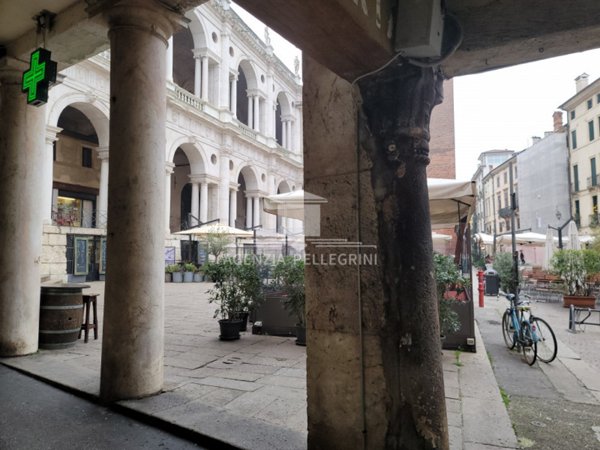 negozio in vendita a Vicenza in zona Centro Storico