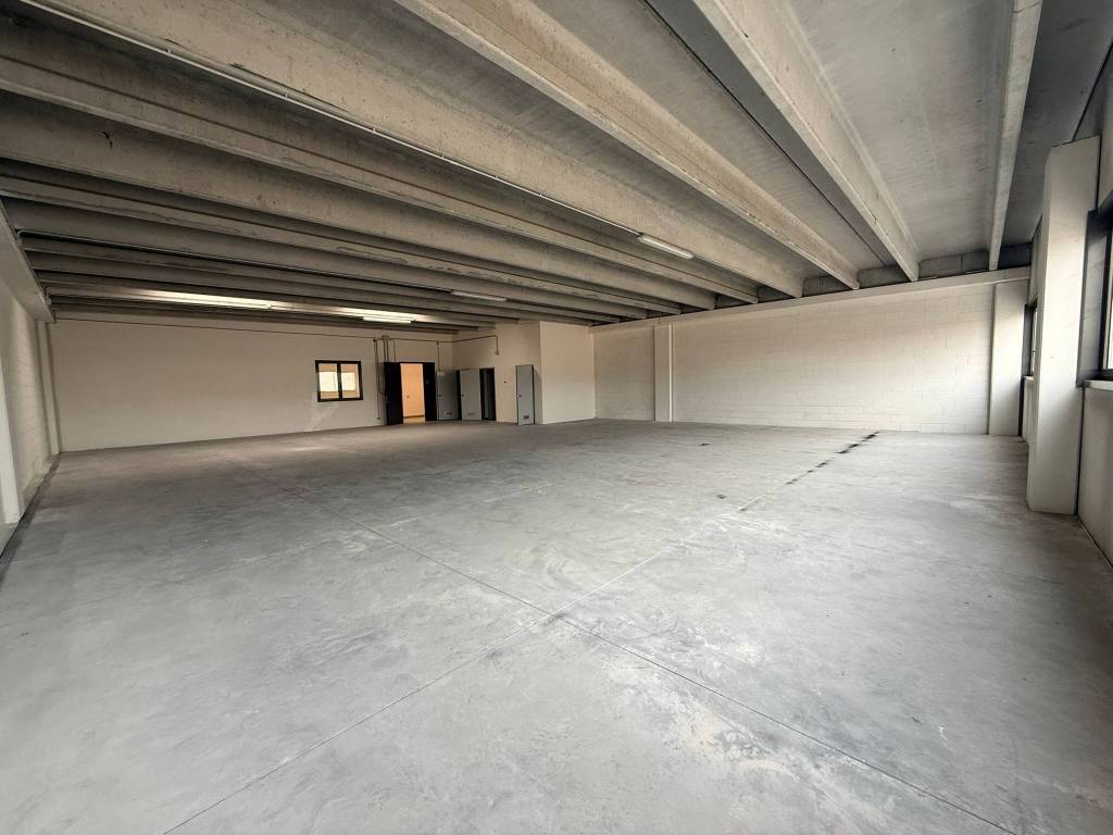 locale commerciale in vendita a Vicenza in zona Gogna