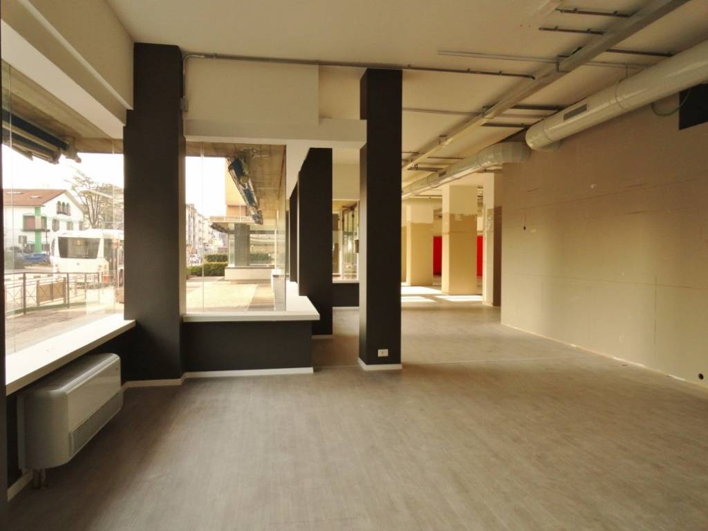 negozio in vendita a Vicenza in zona Cattane