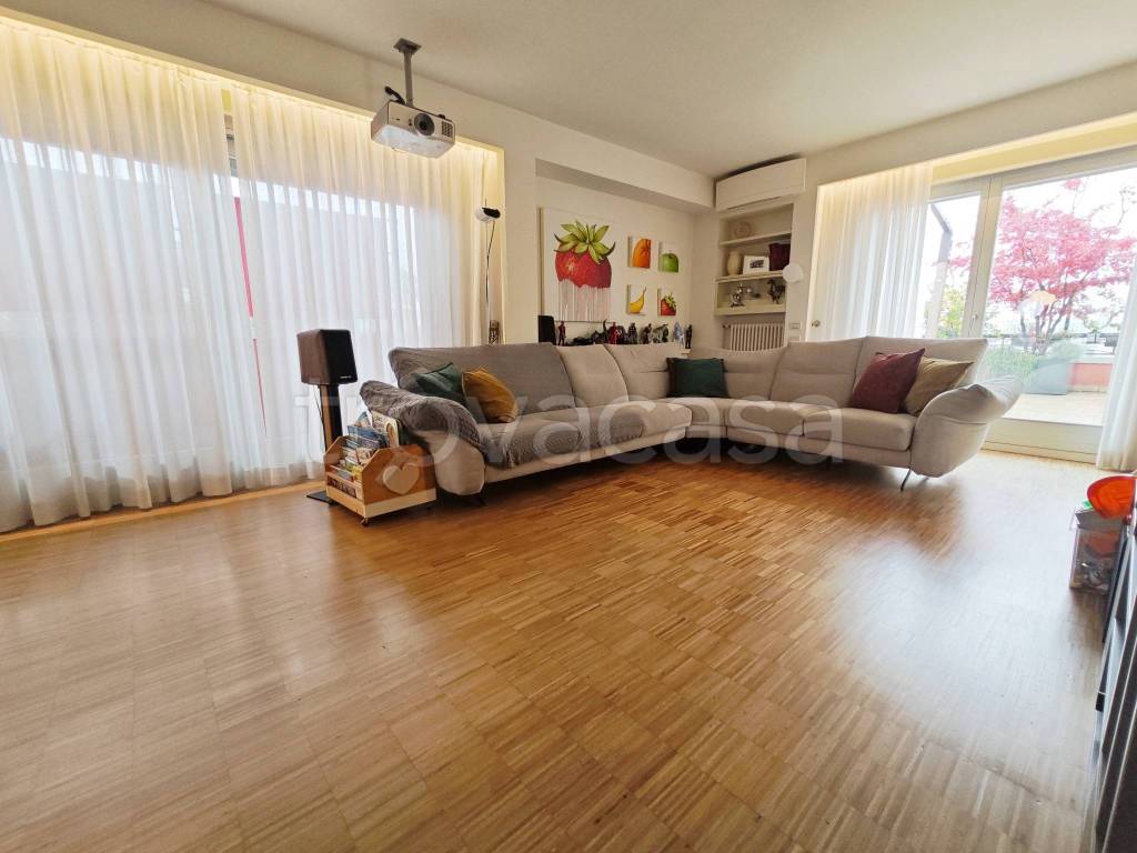 appartamento in vendita a Vicenza in zona Cattane