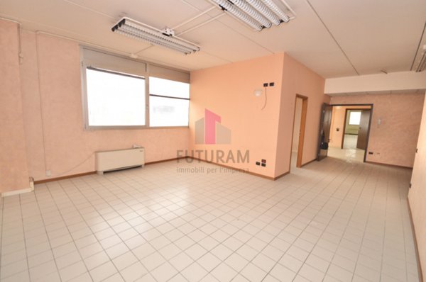 capannone in vendita a Vicenza