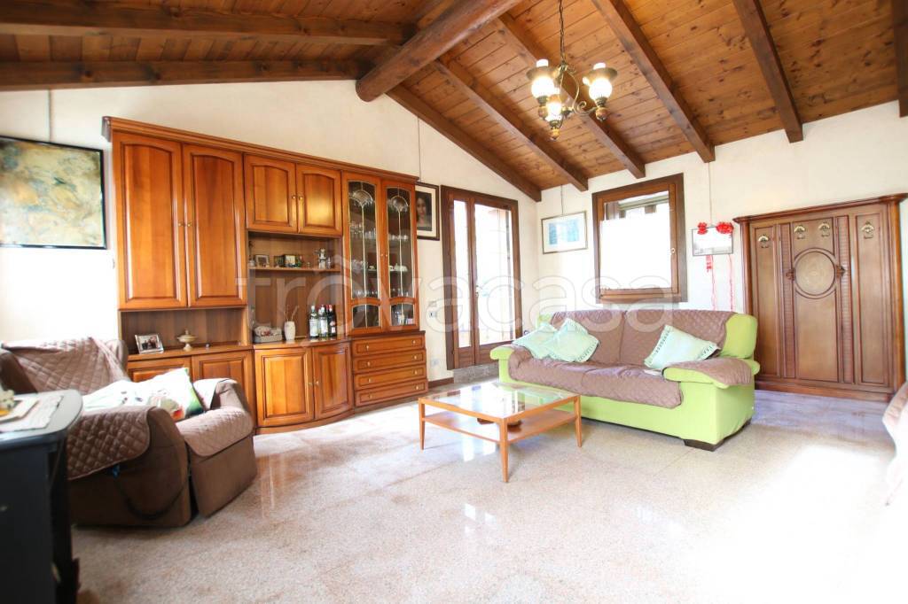 casa indipendente in vendita a Vicenza in zona Longara