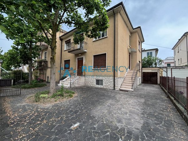 casa indipendente in vendita a Vicenza in zona San Bortolo/San Paolo