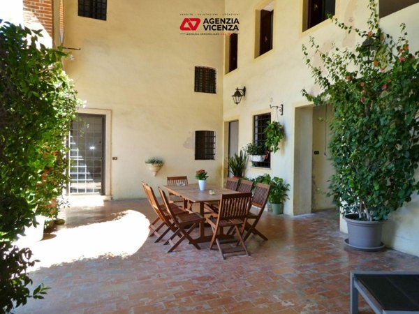 villa in vendita a Vicenza in zona Villaggio del Sole