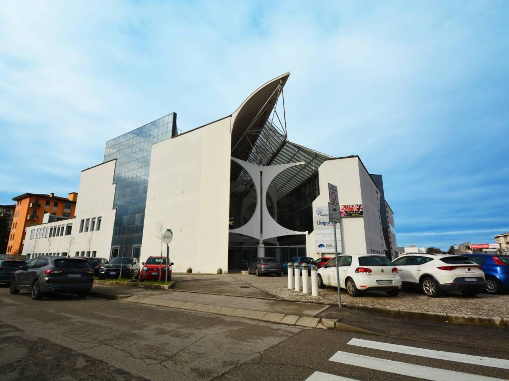 negozio in vendita a Vicenza in zona San Lazzaro/Pomari