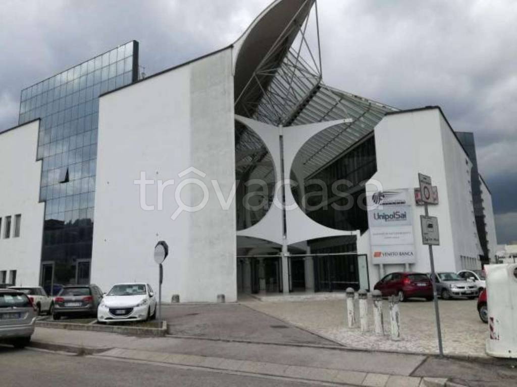 ufficio in vendita a Vicenza in zona San Lazzaro/Pomari