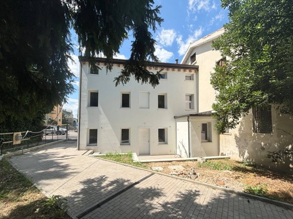casa indipendente in vendita a Vicenza