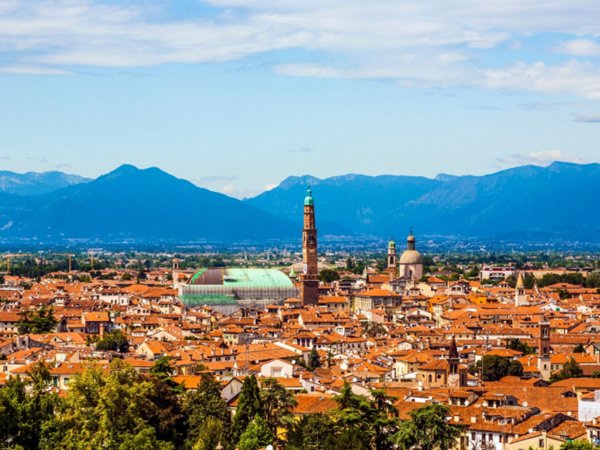 casa indipendente in vendita a Vicenza in zona Centro Storico