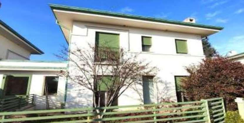 casa indipendente in vendita a Vicenza in zona Cattane