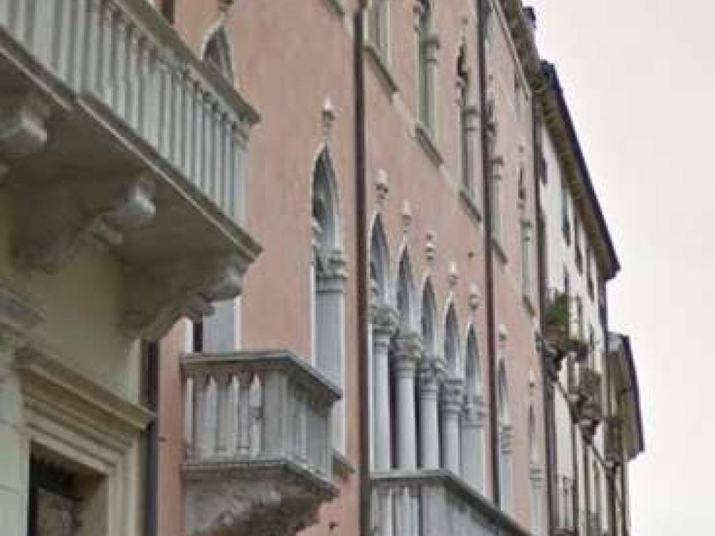 appartamento in vendita a Vicenza in zona Centro Storico