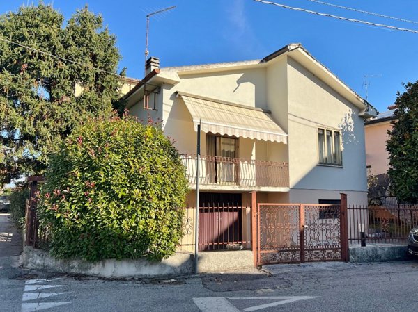 casa indipendente in vendita a Vicenza in zona Saviabona