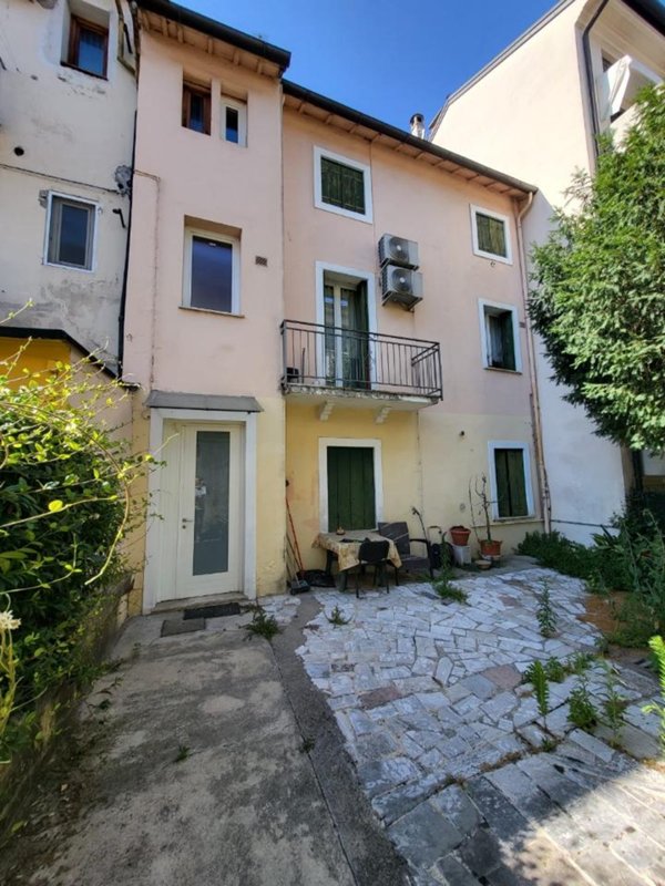 casa indipendente in vendita a Vicenza in zona San Felice