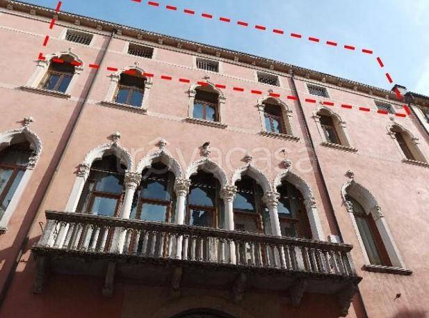 appartamento in vendita a Vicenza in zona Centro Storico