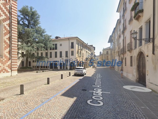 negozio in vendita a Vicenza in zona Centro Storico