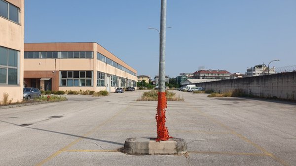 capannone in vendita a Vicenza in zona Ferrovieri