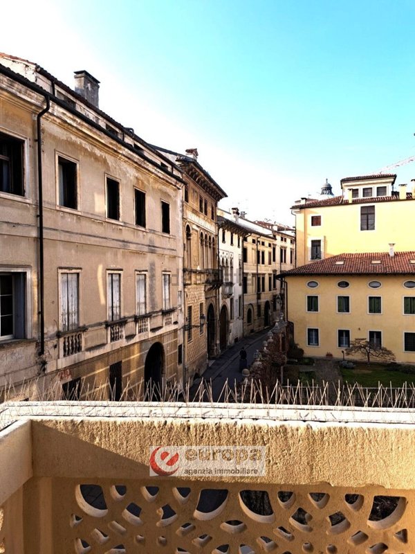 appartamento in vendita a Vicenza in zona Centro Storico