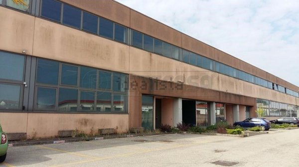 locale di sgombero in vendita a Vicenza in zona Ferrovieri