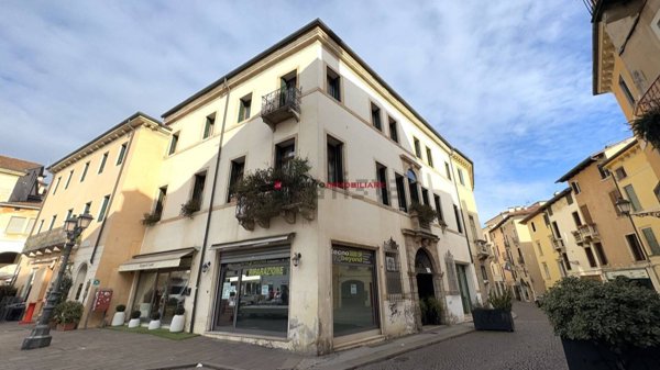 villa in vendita a Vicenza in zona Centro Storico