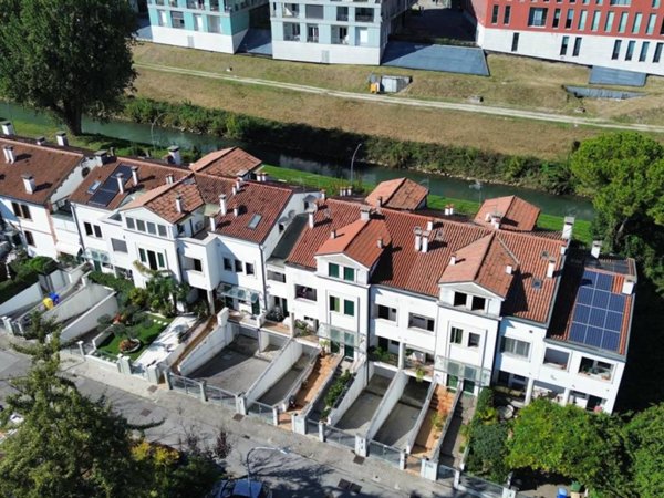 casa indipendente in vendita a Vicenza in zona Borgo Berga