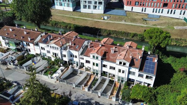 casa indipendente in vendita a Vicenza in zona Borgo Berga