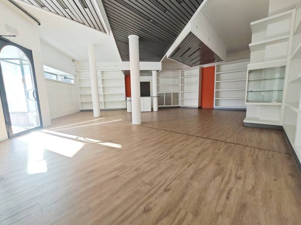 negozio in vendita a Vicenza in zona Ferrovieri