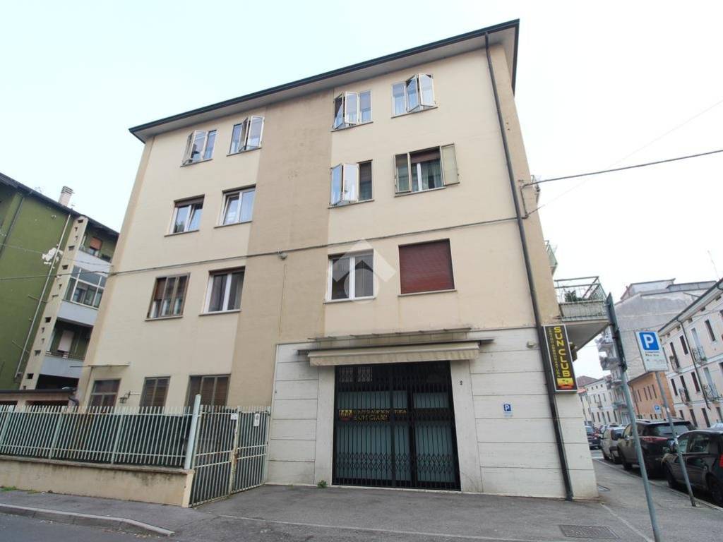 appartamento in vendita a Vicenza in zona Borgo Casale