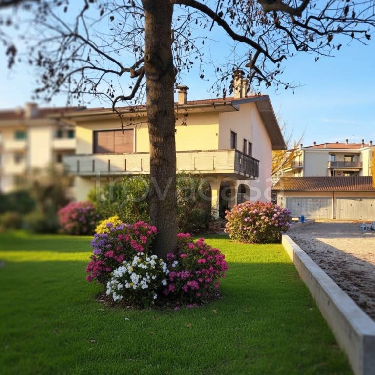 casa indipendente in vendita a Vicenza in zona Anconetta