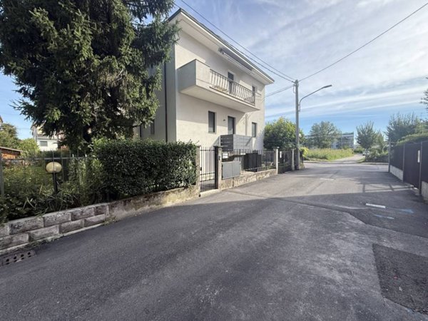 appartamento in vendita a Vicenza in zona Cattane