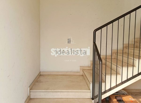 locale commerciale in vendita a Vicenza in zona Cattane