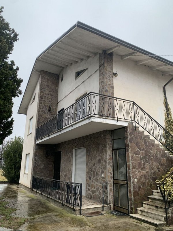 casa indipendente in vendita a Vicenza in zona Maddalene