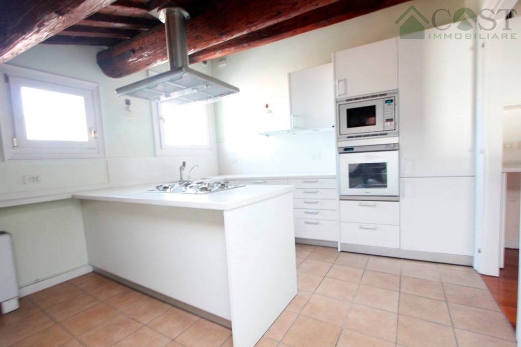 appartamento in vendita a Vicenza in zona Centro Storico