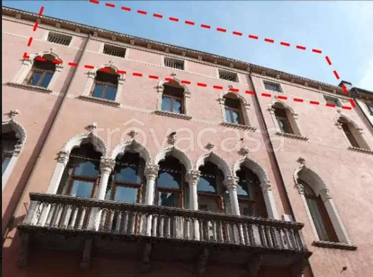 appartamento in vendita a Vicenza in zona Centro Storico