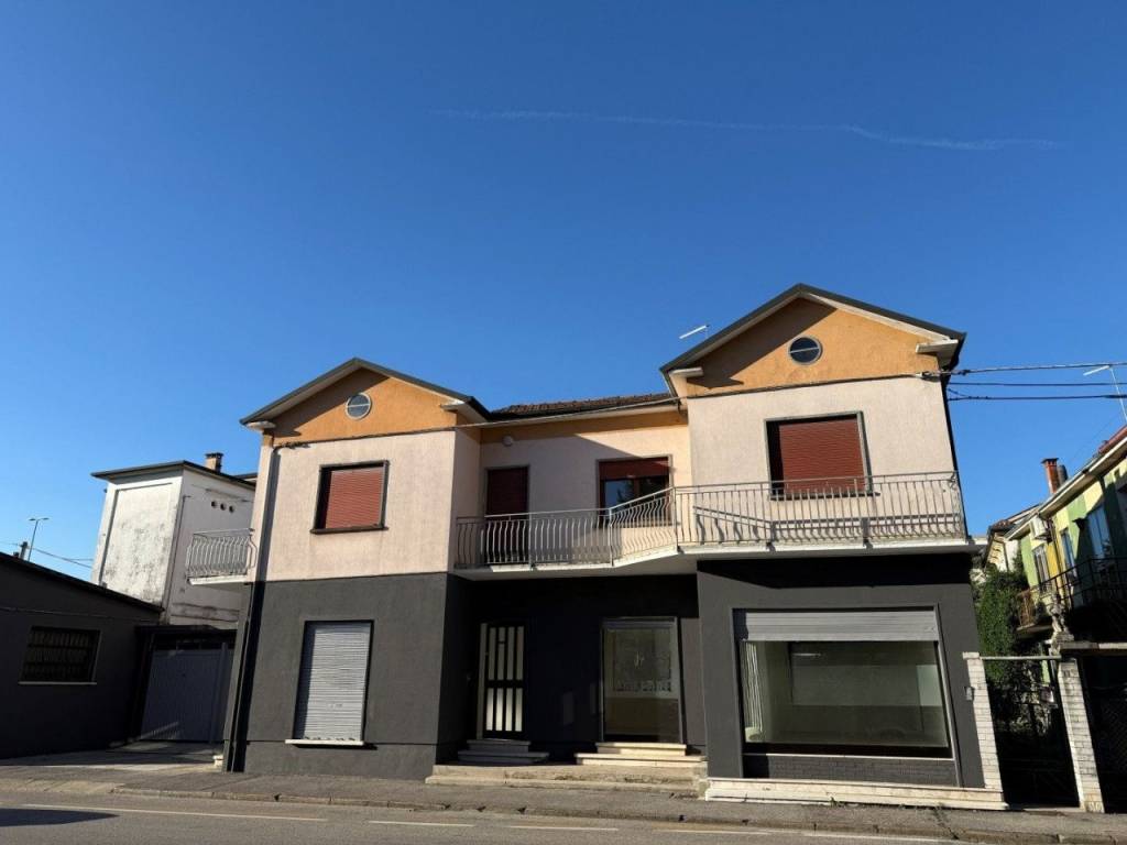 negozio in vendita a Vicenza in zona Anconetta