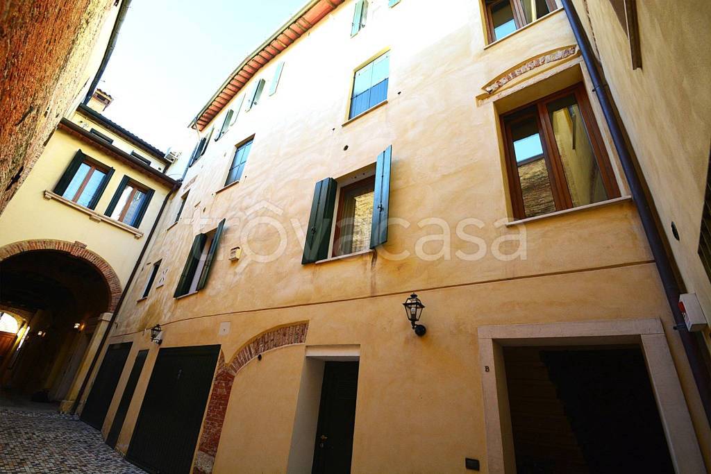 appartamento in vendita a Vicenza in zona Centro Storico