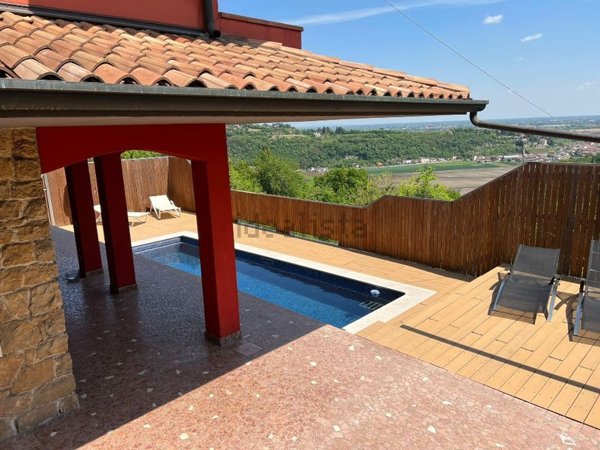 casa indipendente in vendita a Vicenza in zona Campedello