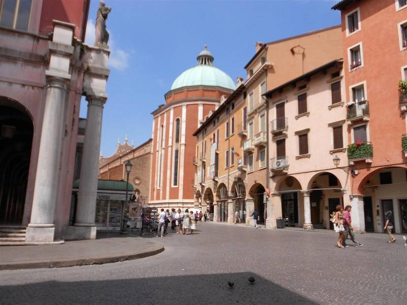intera palazzina in vendita a Vicenza in zona Centro Storico