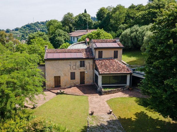 casa indipendente in vendita a Vicenza in zona Gogna