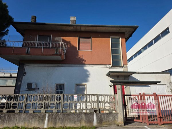 locale di sgombero in vendita a Vicenza