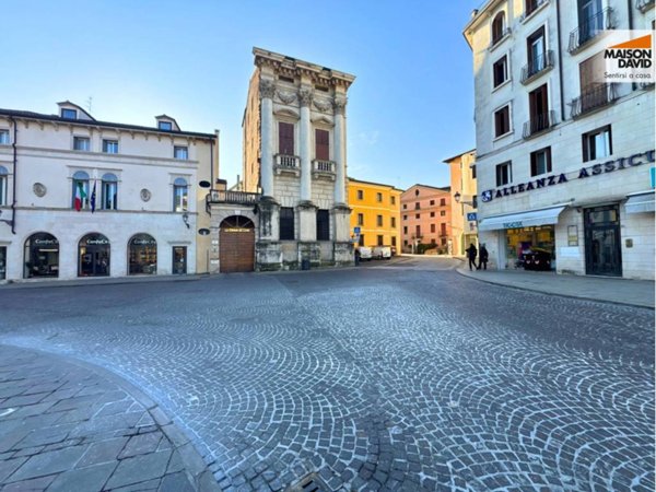 appartamento in vendita a Vicenza in zona Centro Storico
