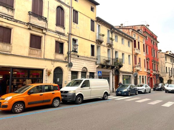 negozio in vendita a Vicenza in zona Centro Storico