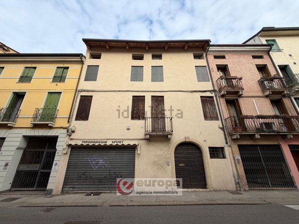 appartamento in vendita a Vicenza in zona Centro Storico