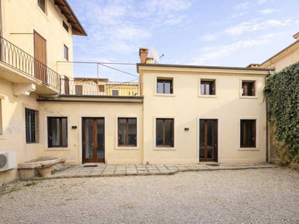 casa indipendente in vendita a Vicenza in zona Centro Storico