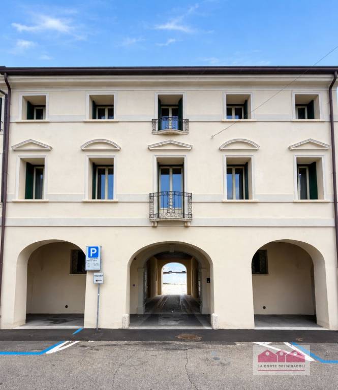 appartamento in vendita a Vicenza in zona Centro Storico