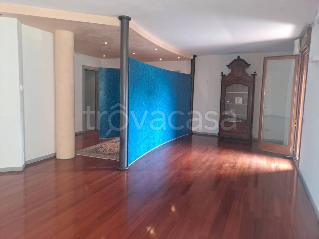 appartamento in vendita a Vicenza in zona Cattane